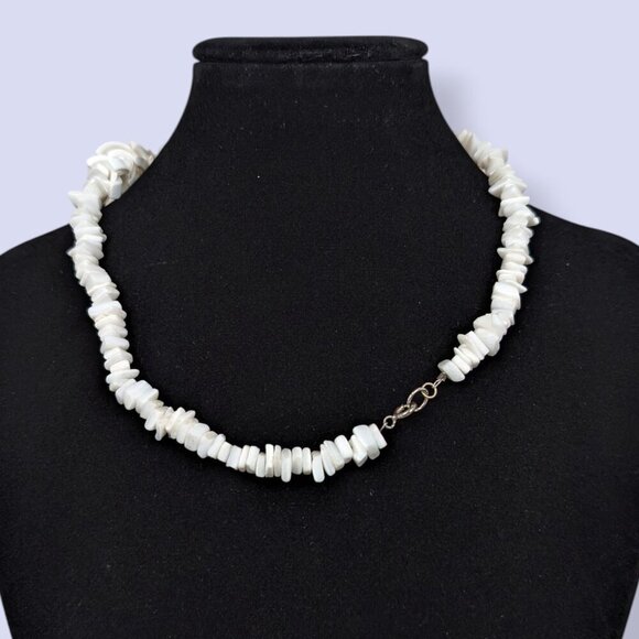 Vintage "Bowtie" Shell Necklace - Picture 4 of 5